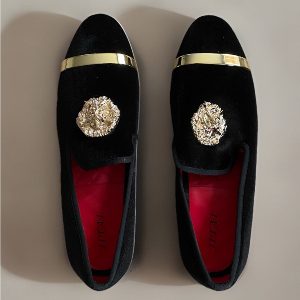 Jitai Elegant Black Velvet Loafers with Gold Accents